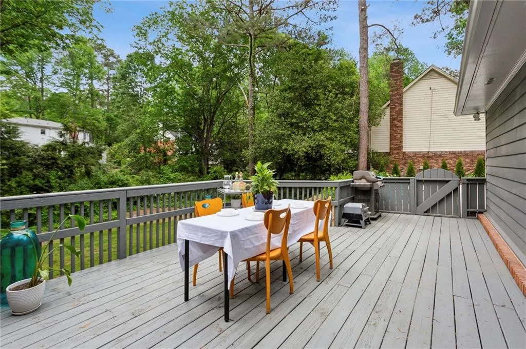 230 Seamarsh Court, Atlanta, Georgia 30328, 4 Bedrooms Bedrooms, ,3 BathroomsBathrooms,Residential,Sold,230 Seamarsh Court,7566809