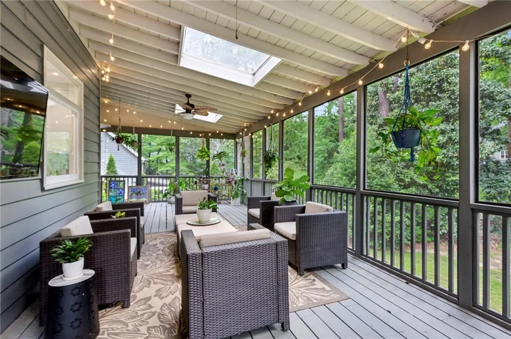 230 Seamarsh Court, Atlanta, Georgia 30328, 4 Bedrooms Bedrooms, ,3 BathroomsBathrooms,Residential,Sold,230 Seamarsh Court,7566809
