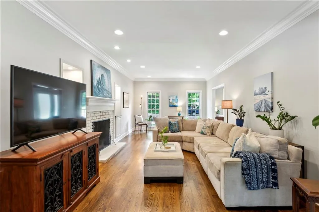 230 Seamarsh Court, Atlanta, Georgia 30328, 4 Bedrooms Bedrooms, ,3 BathroomsBathrooms,Residential,Sold,230 Seamarsh Court,7566809