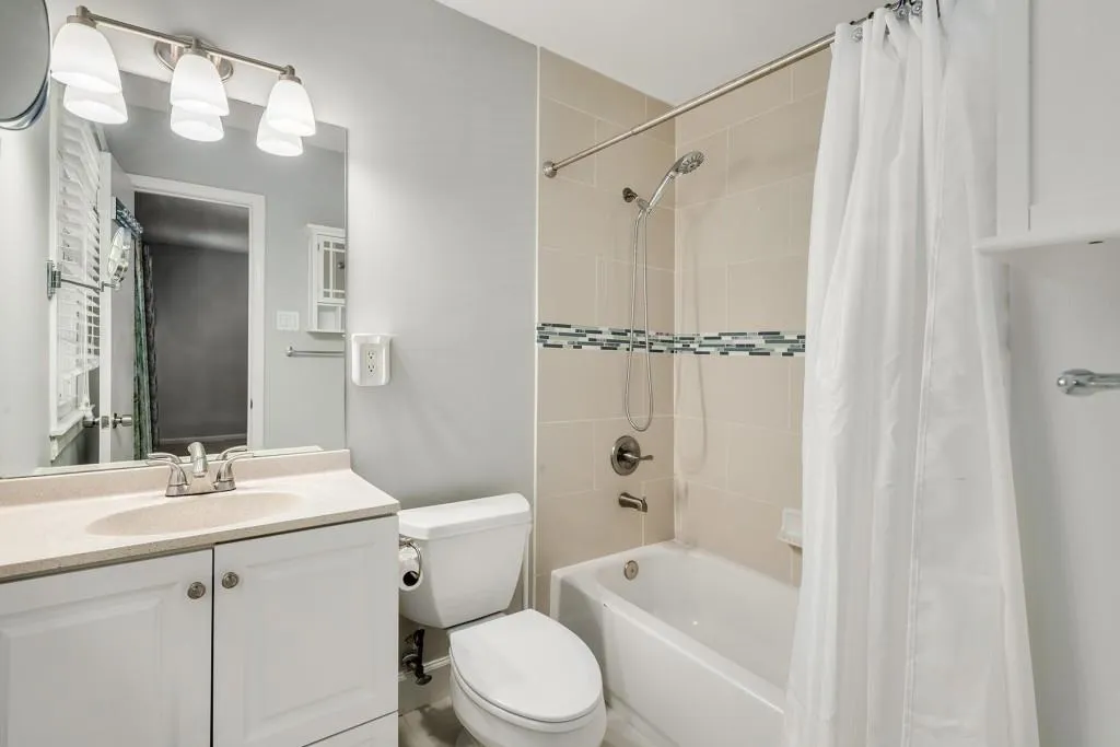 6520 Roswell Road Unit 51, Atlanta, Georgia 30328, 3 Bedrooms Bedrooms, ,2 BathroomsBathrooms,Residential,Sold,6520 Roswell Road Unit 51,7265748