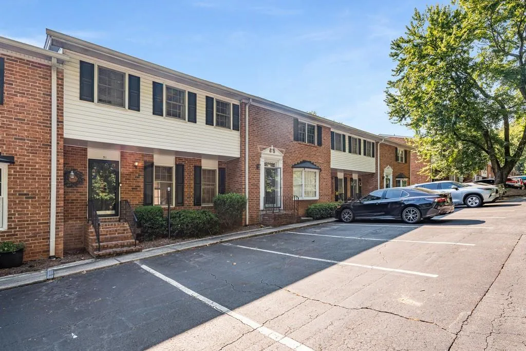 6520 Roswell Road Unit 51, Atlanta, Georgia 30328, 3 Bedrooms Bedrooms, ,2 BathroomsBathrooms,Residential,Sold,6520 Roswell Road Unit 51,7265748