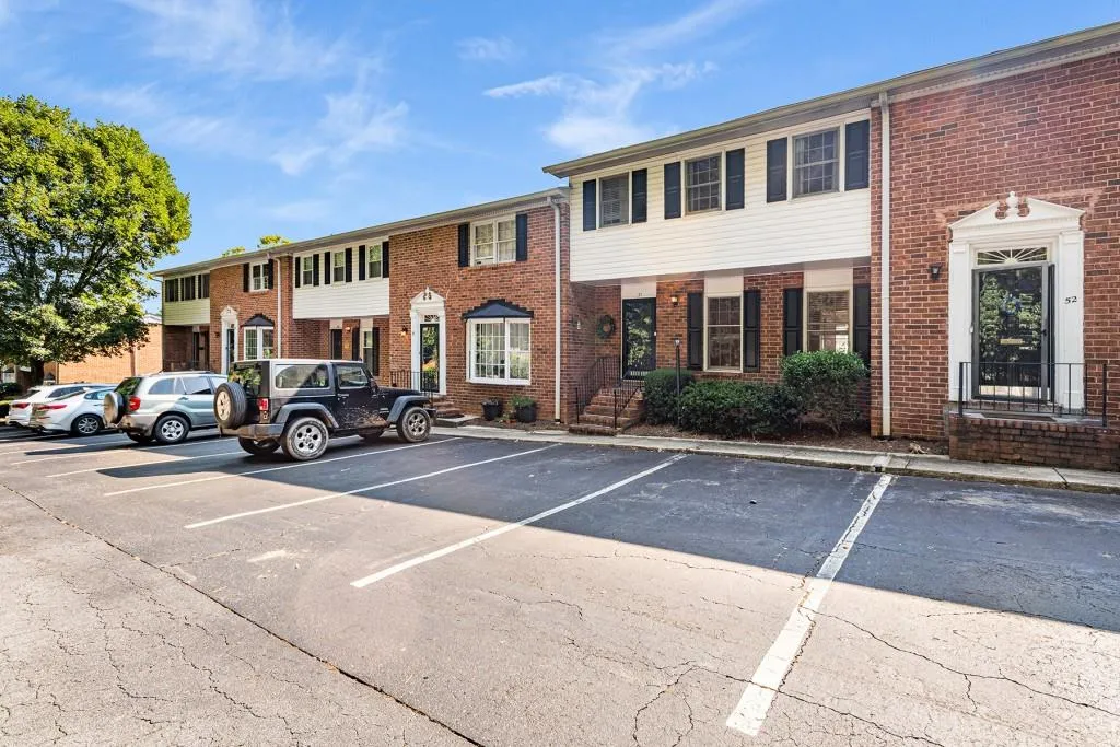 6520 Roswell Road Unit 51, Atlanta, Georgia 30328, 3 Bedrooms Bedrooms, ,2 BathroomsBathrooms,Residential,Sold,6520 Roswell Road Unit 51,7265748