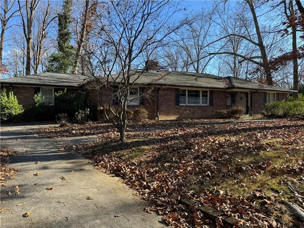 4585 Mystic Drive, Atlanta, Georgia 30342, 3 Bedrooms Bedrooms, ,2 BathroomsBathrooms,Residential,Sold,4585 Mystic Drive,7502223