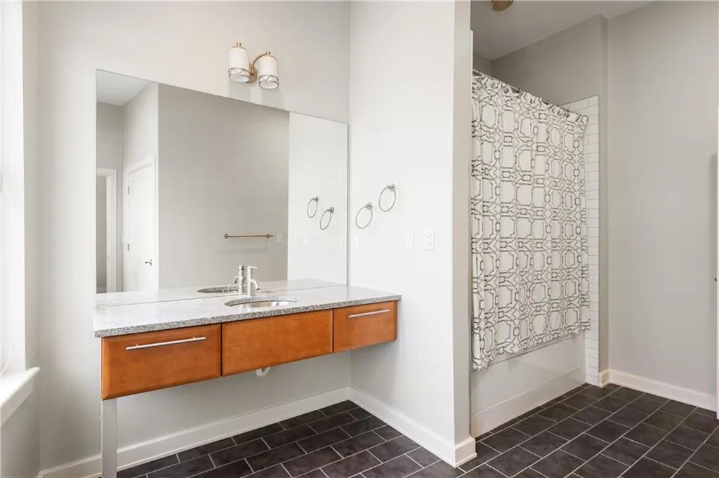 1430 Dresden Drive Ne Unit 215, Atlanta, Georgia 30319, 2 Bedrooms Bedrooms, ,2 BathroomsBathrooms,Residential,For Sale,1430 Dresden Drive Ne Unit 215,7634555
