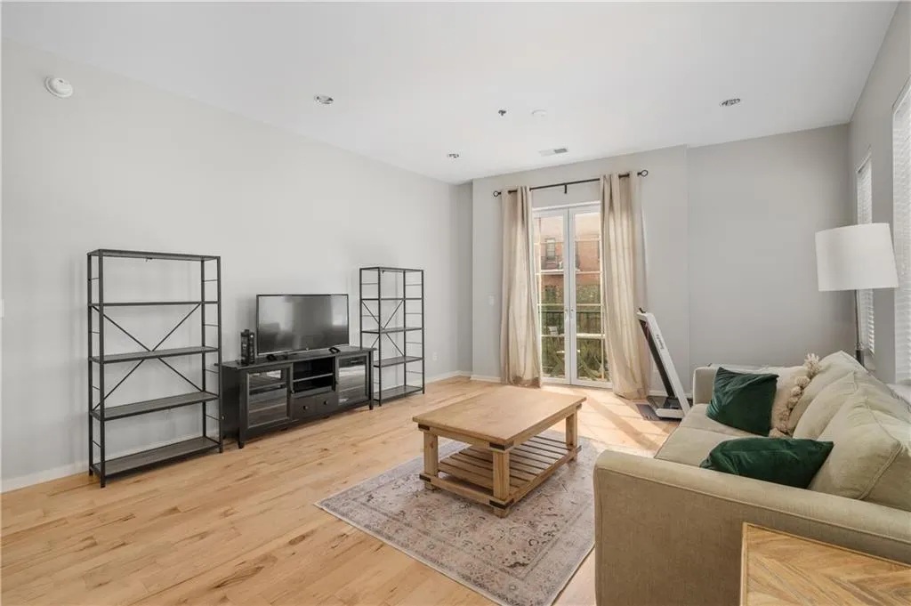 Features a balcony