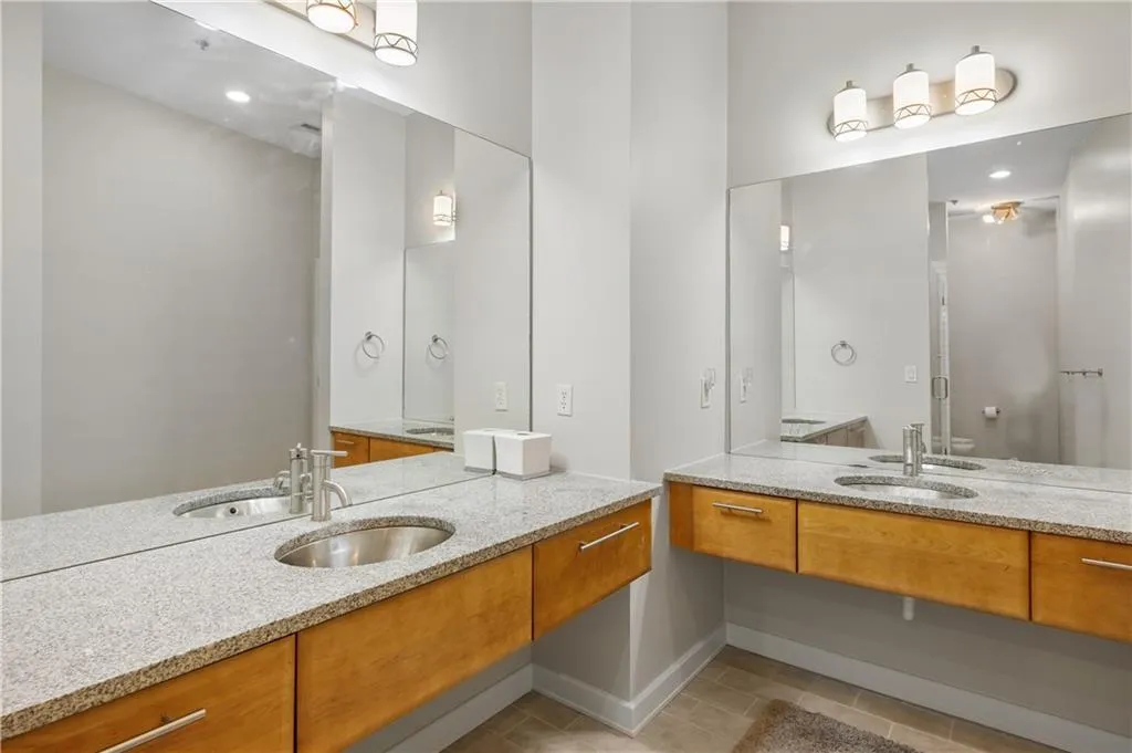 1430 Dresden Drive Ne Unit 215, Atlanta, Georgia 30319, 2 Bedrooms Bedrooms, ,2 BathroomsBathrooms,Residential,For Sale,1430 Dresden Drive Ne Unit 215,7634555