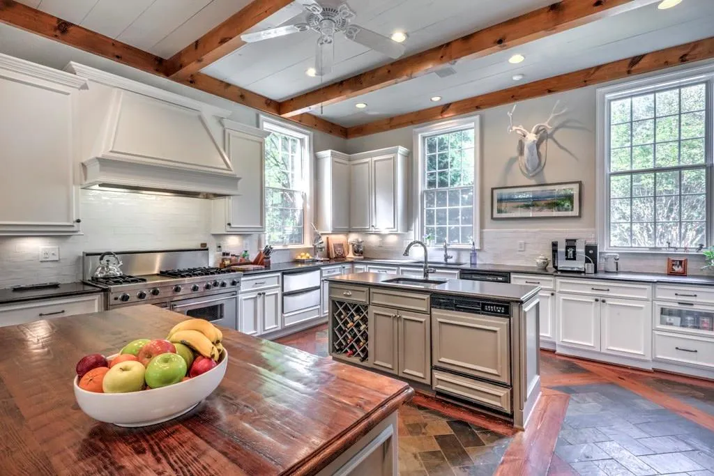 5730 Winterthur Lane, Atlanta, Georgia 30328, 6 Bedrooms Bedrooms, ,7 BathroomsBathrooms,Residential,Sold,5730 Winterthur Lane,6884358