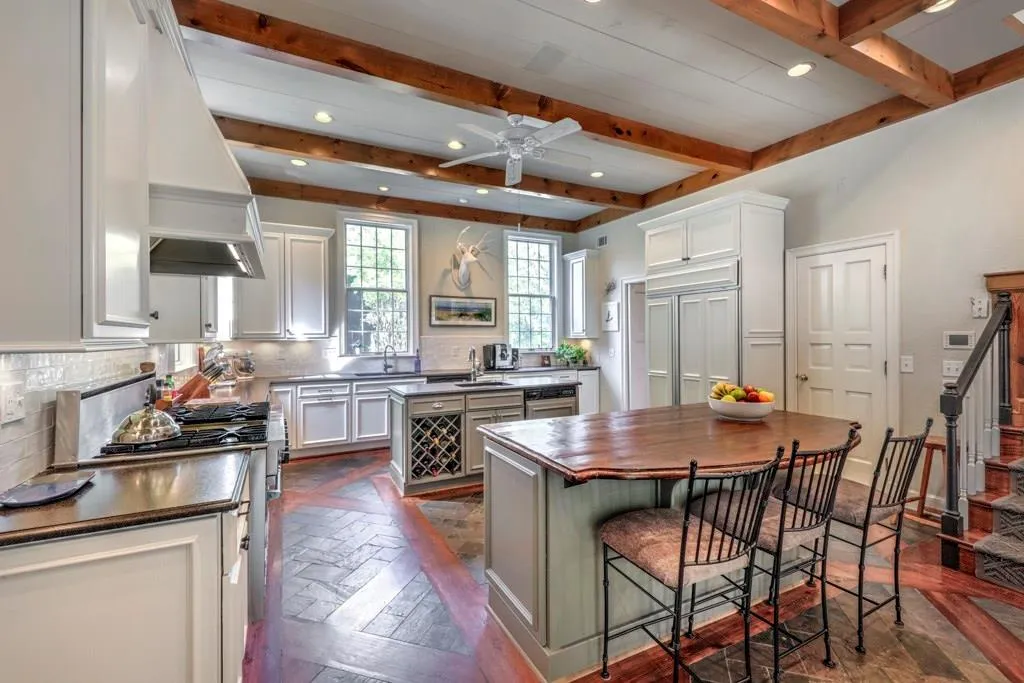 5730 Winterthur Lane, Atlanta, Georgia 30328, 6 Bedrooms Bedrooms, ,7 BathroomsBathrooms,Residential,Sold,5730 Winterthur Lane,6884358