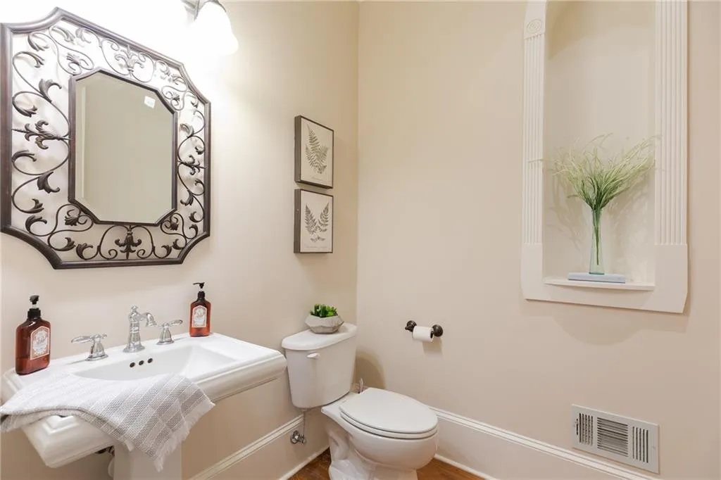 1110 Charles Towne Square, Atlanta, Georgia 30328, 4 Bedrooms Bedrooms, ,3 BathroomsBathrooms,Residential,Sold,1110 Charles Towne Square,6577911