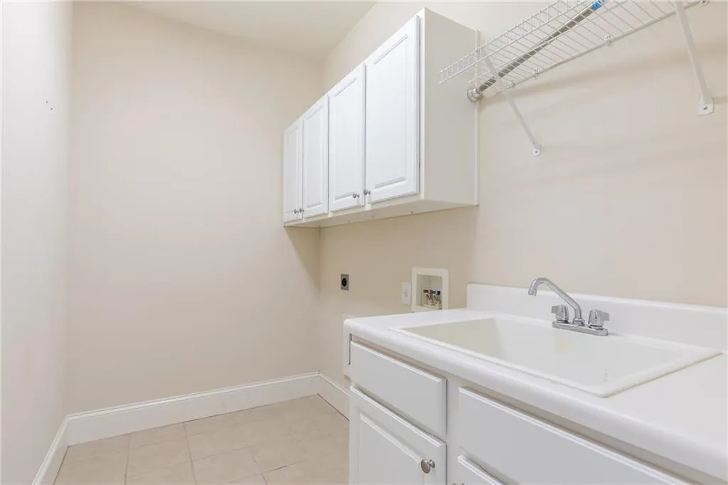 1110 Charles Towne Square, Atlanta, Georgia 30328, 4 Bedrooms Bedrooms, ,3 BathroomsBathrooms,Residential,Sold,1110 Charles Towne Square,6577911
