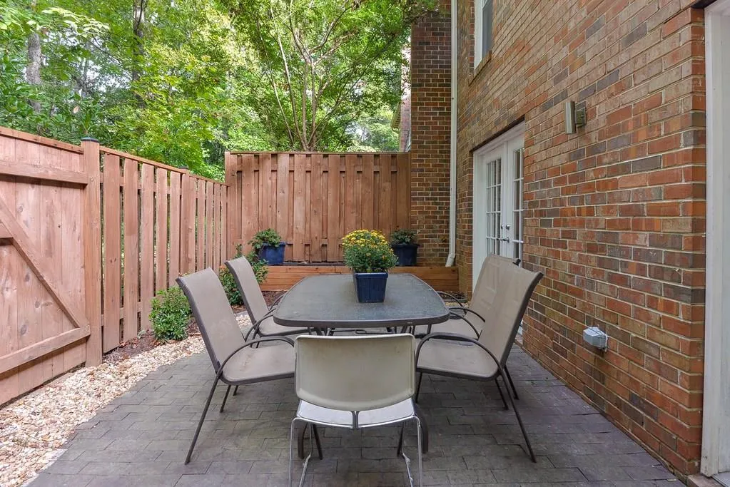 440 The North Chace Unit W-6, Sandy Springs, Georgia 30328, 3 Bedrooms Bedrooms, ,2 BathroomsBathrooms,Residential,Sold,440 The North Chace Unit W-6,6091506