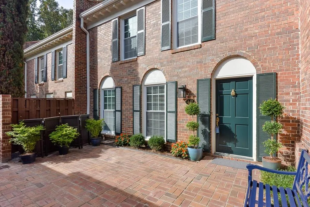 440 The North Chace Unit W-6, Sandy Springs, Georgia 30328, 3 Bedrooms Bedrooms, ,2 BathroomsBathrooms,Residential,Sold,440 The North Chace Unit W-6,6091506
