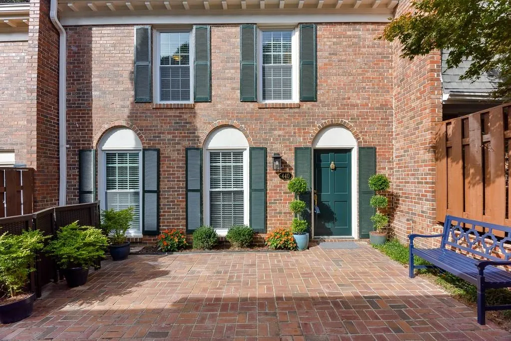 440 The North Chace Unit W-6, Sandy Springs, Georgia 30328, 3 Bedrooms Bedrooms, ,2 BathroomsBathrooms,Residential,Sold,440 The North Chace Unit W-6,6091506