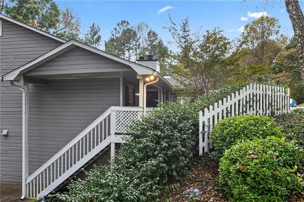 1405 Vicksburg Place, Sandy Springs, Georgia 30350, 2 Bedrooms Bedrooms, ,2 BathroomsBathrooms,Residential,Sold,1405 Vicksburg Place,6967849