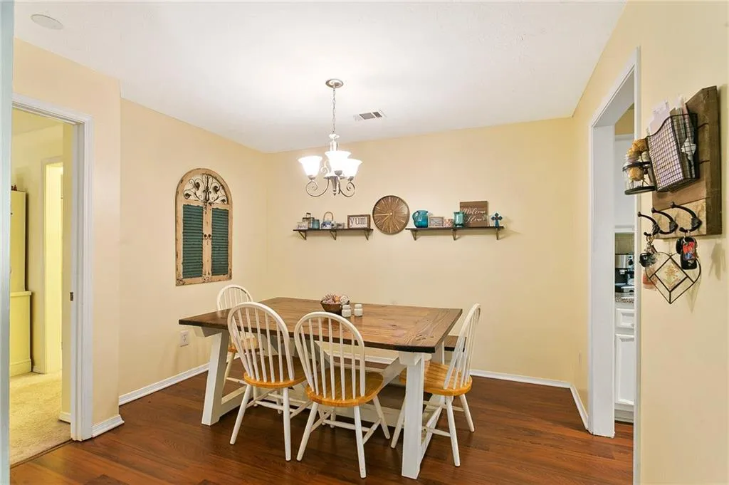 1405 Vicksburg Place, Sandy Springs, Georgia 30350, 2 Bedrooms Bedrooms, ,2 BathroomsBathrooms,Residential,Sold,1405 Vicksburg Place,6967849