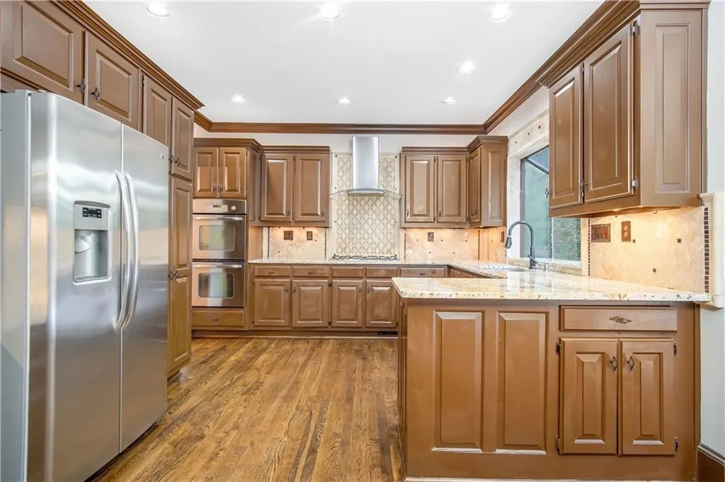 130 Wicksford Glen, Sandy Springs, Georgia 30350, 6 Bedrooms Bedrooms, ,5 BathroomsBathrooms,Residential,Sold,130 Wicksford Glen,6770250
