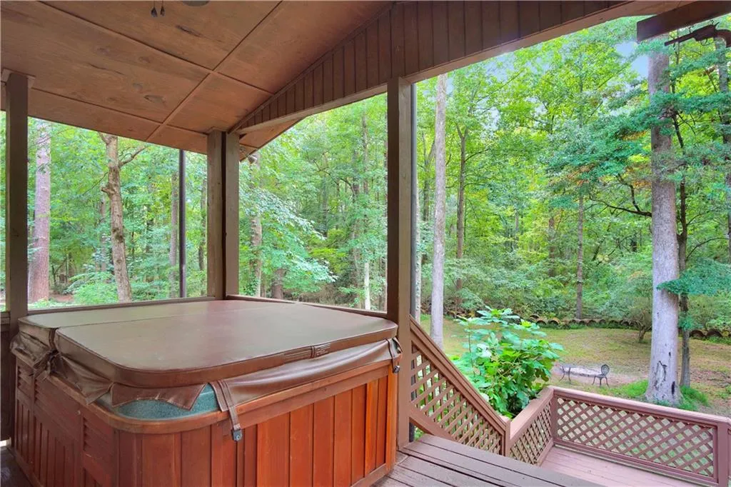 130 Wicksford Glen, Sandy Springs, Georgia 30350, 6 Bedrooms Bedrooms, ,5 BathroomsBathrooms,Residential,Sold,130 Wicksford Glen,6770250