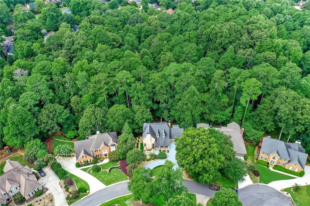 130 Wicksford Glen, Sandy Springs, Georgia 30350, 6 Bedrooms Bedrooms, ,5 BathroomsBathrooms,Residential,Sold,130 Wicksford Glen,6770250