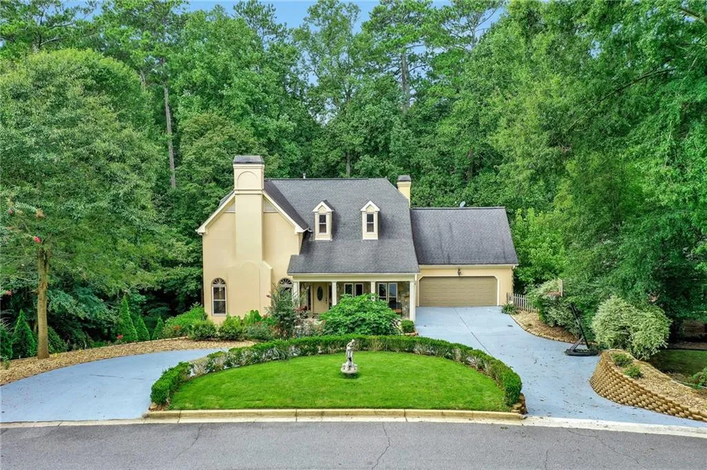 130 Wicksford Glen, Sandy Springs, Georgia 30350, 6 Bedrooms Bedrooms, ,5 BathroomsBathrooms,Residential,Sold,130 Wicksford Glen,6770250