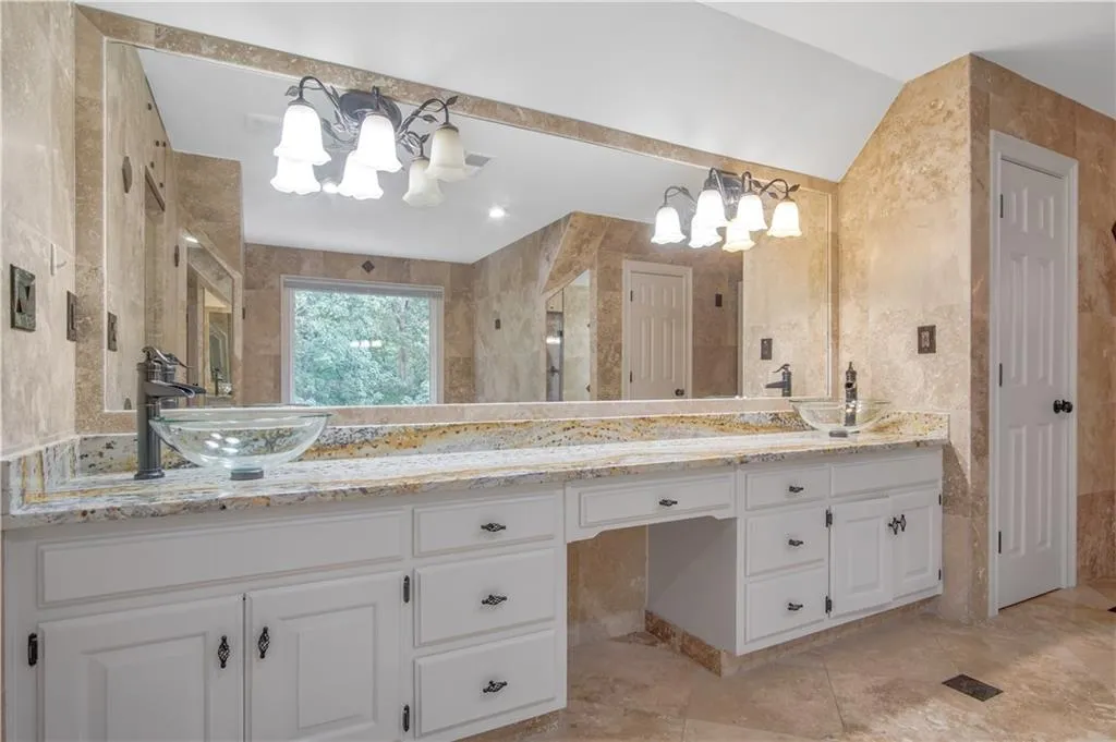 130 Wicksford Glen, Sandy Springs, Georgia 30350, 6 Bedrooms Bedrooms, ,5 BathroomsBathrooms,Residential,Sold,130 Wicksford Glen,6770250