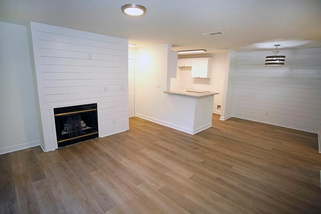 427 Granville Court, Sandy Springs, Georgia 30328, 1 Bedroom Bedrooms, ,1 BathroomBathrooms,Residential,Sold,427 Granville Court,6863369