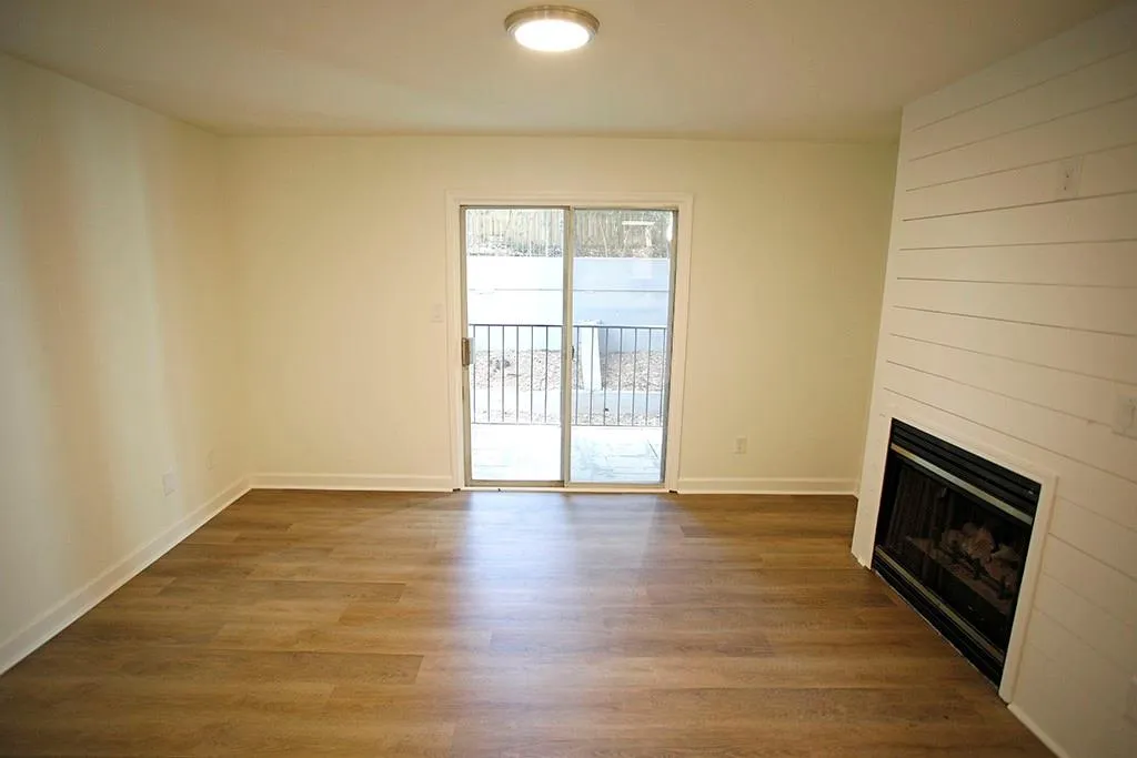 427 Granville Court, Sandy Springs, Georgia 30328, 1 Bedroom Bedrooms, ,1 BathroomBathrooms,Residential,Sold,427 Granville Court,6863369