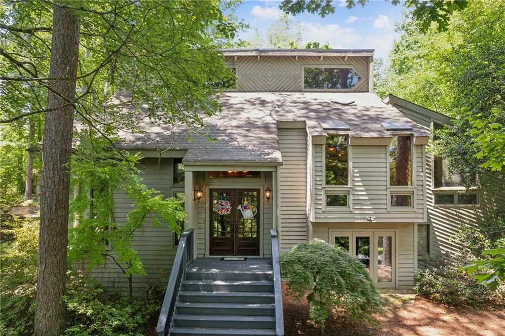 5090 Nesbit Ferry Lane, Atlanta, Georgia 30350, 4 Bedrooms Bedrooms, ,3 BathroomsBathrooms,Residential,Sold,5090 Nesbit Ferry Lane,7504779