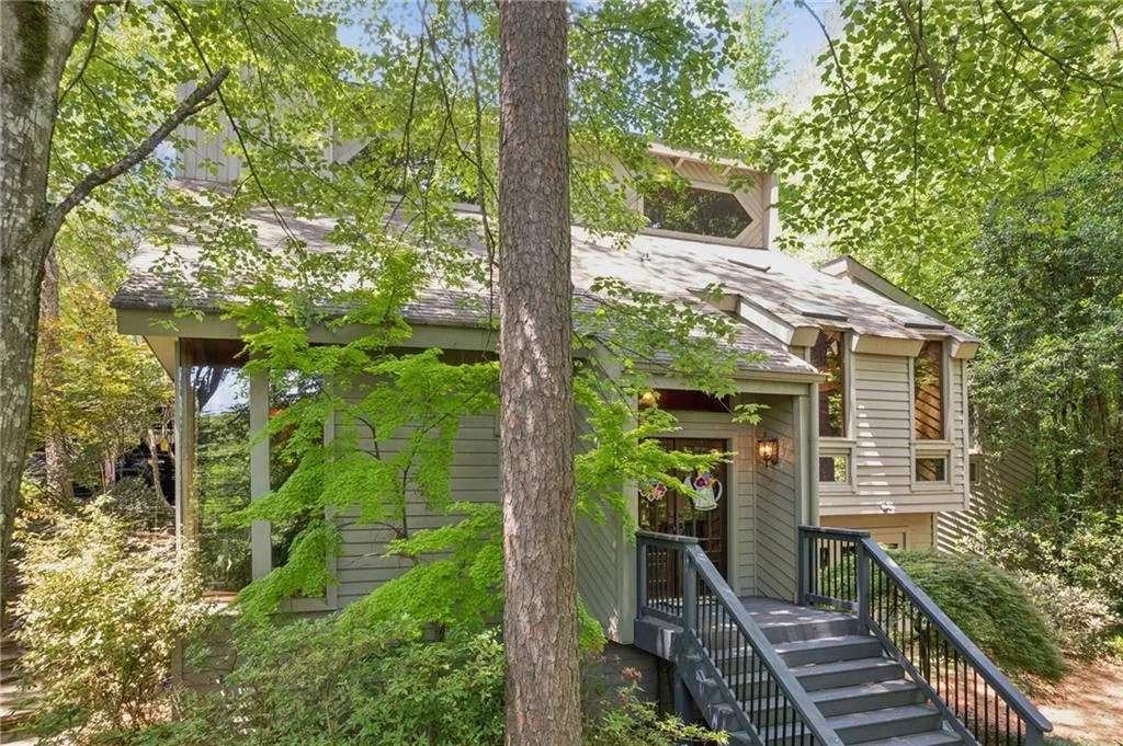 5090 Nesbit Ferry Lane, Atlanta, Georgia 30350, 4 Bedrooms Bedrooms, ,3 BathroomsBathrooms,Residential,Sold,5090 Nesbit Ferry Lane,7504779