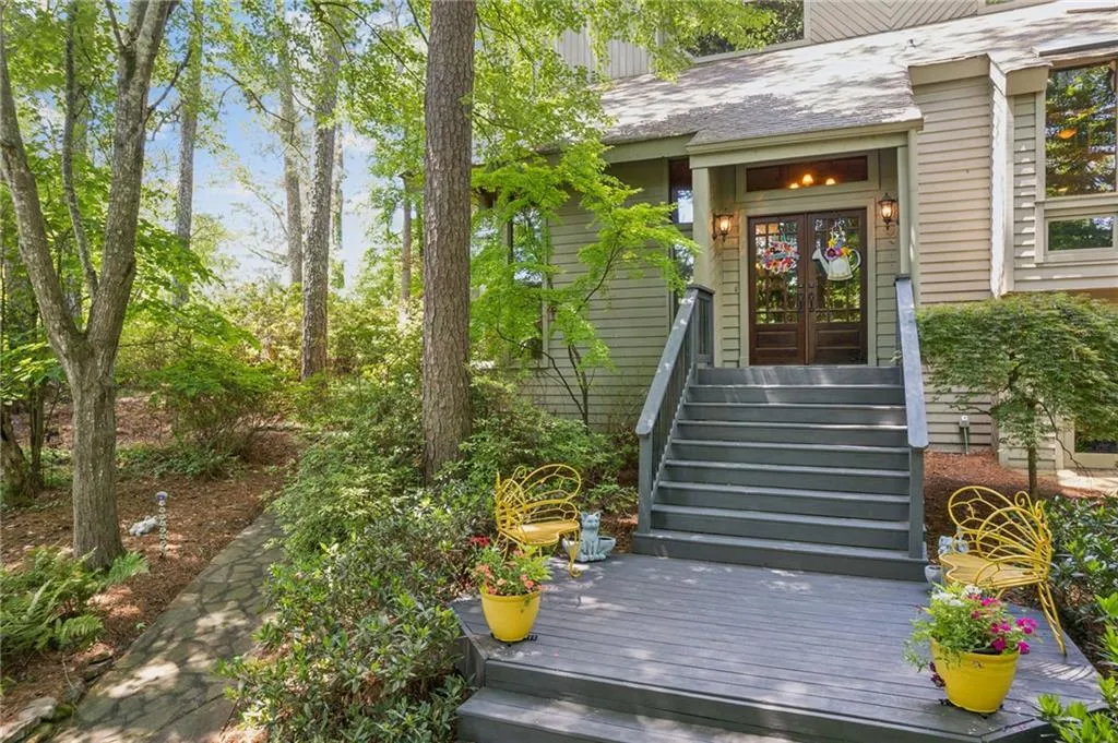 5090 Nesbit Ferry Lane, Atlanta, Georgia 30350, 4 Bedrooms Bedrooms, ,3 BathroomsBathrooms,Residential,Sold,5090 Nesbit Ferry Lane,7504779