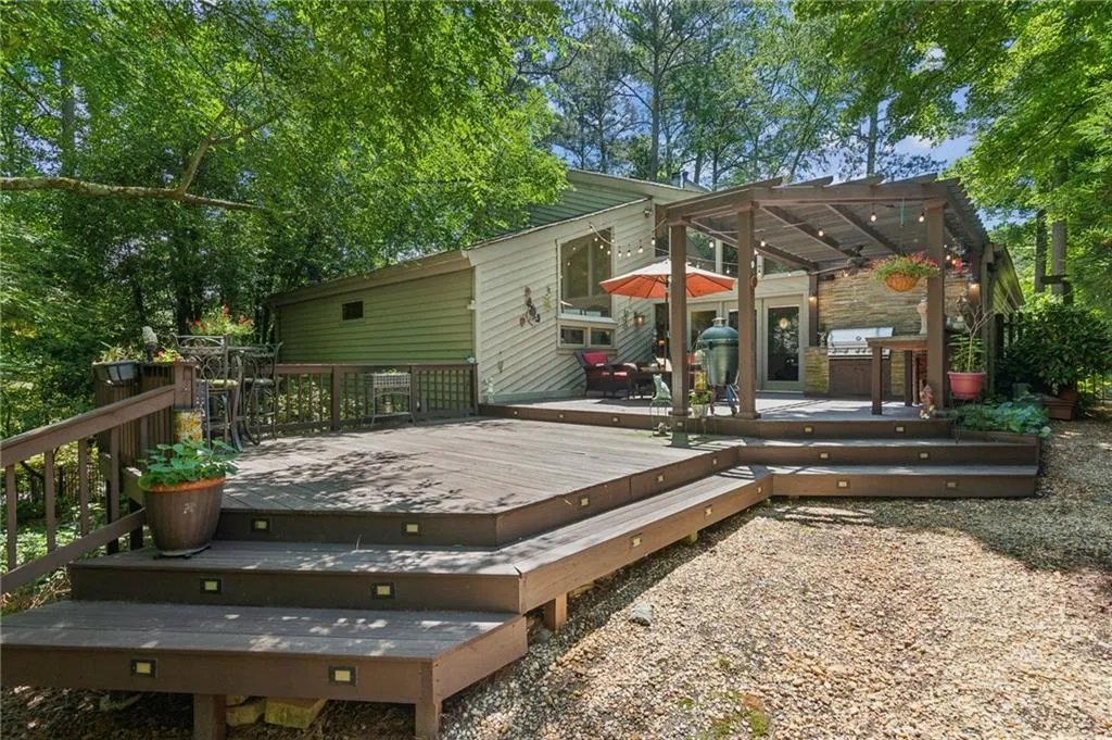 5090 Nesbit Ferry Lane, Atlanta, Georgia 30350, 4 Bedrooms Bedrooms, ,3 BathroomsBathrooms,Residential,Sold,5090 Nesbit Ferry Lane,7504779