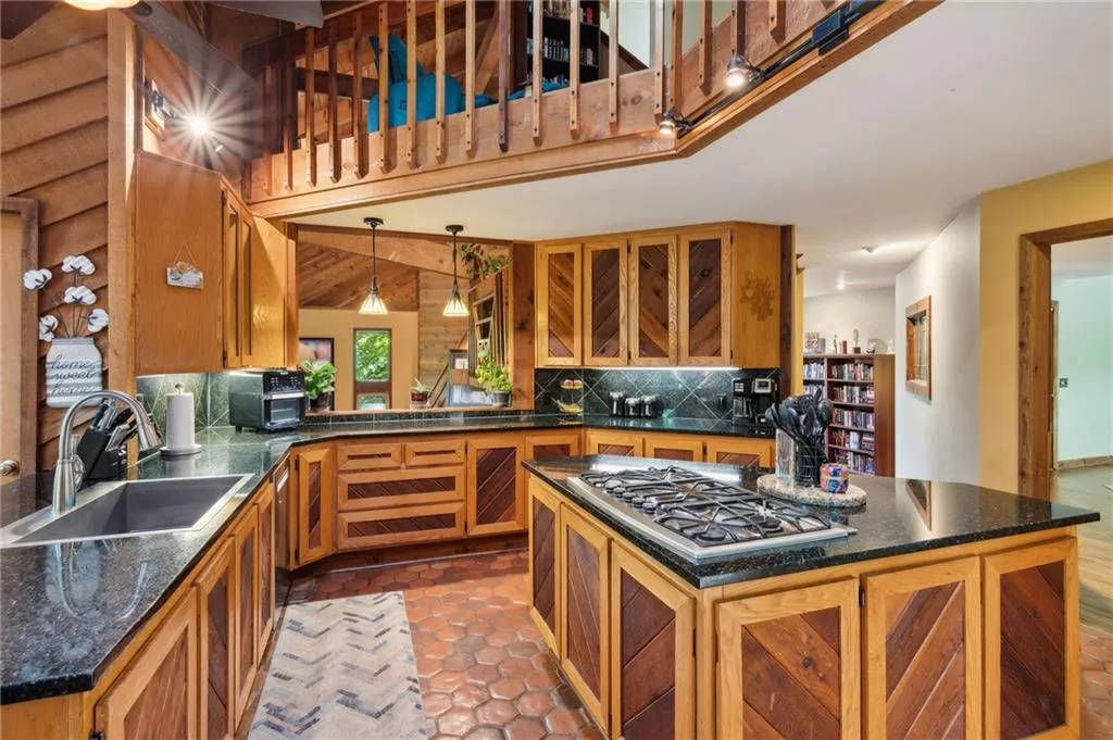 5090 Nesbit Ferry Lane, Atlanta, Georgia 30350, 4 Bedrooms Bedrooms, ,3 BathroomsBathrooms,Residential,Sold,5090 Nesbit Ferry Lane,7504779