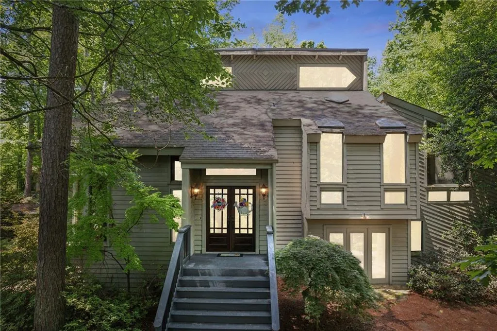 5090 Nesbit Ferry Lane, Atlanta, Georgia 30350, 4 Bedrooms Bedrooms, ,3 BathroomsBathrooms,Residential,Sold,5090 Nesbit Ferry Lane,7504779