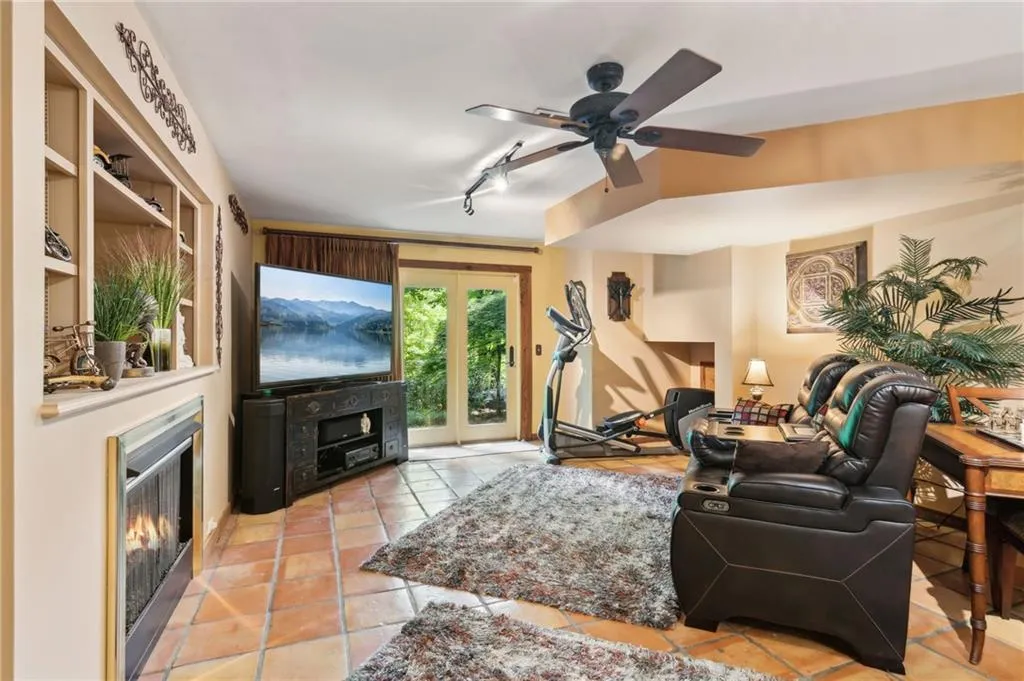 5090 Nesbit Ferry Lane, Atlanta, Georgia 30350, 4 Bedrooms Bedrooms, ,3 BathroomsBathrooms,Residential,Sold,5090 Nesbit Ferry Lane,7504779