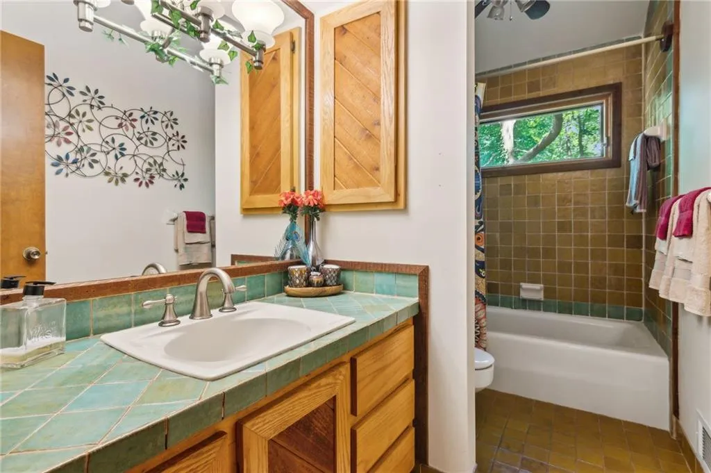 5090 Nesbit Ferry Lane, Atlanta, Georgia 30350, 4 Bedrooms Bedrooms, ,3 BathroomsBathrooms,Residential,Sold,5090 Nesbit Ferry Lane,7504779