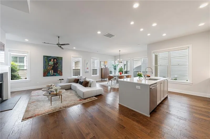 Atlanta, Georgia 30342, 4 Bedrooms Bedrooms, ,4 BathroomsBathrooms,Residential,Sold,7612726