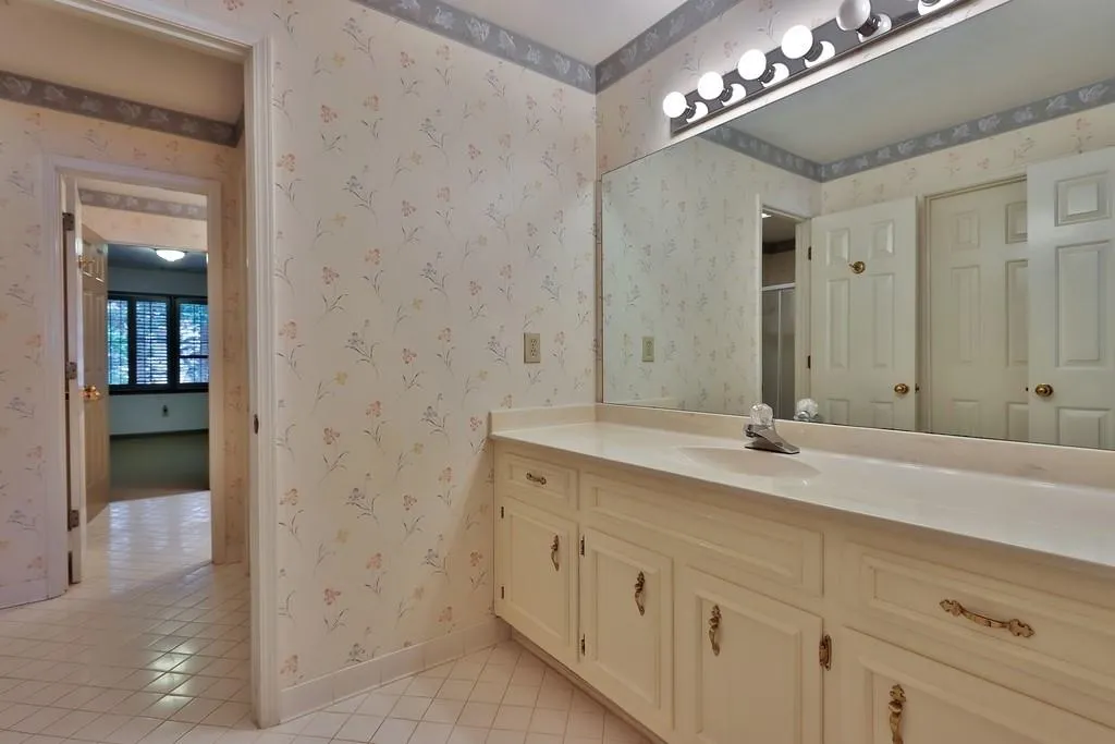 190 Grosvenor Place Nw, Atlanta, Georgia 30328, 4 Bedrooms Bedrooms, ,3 BathroomsBathrooms,Residential,Sold,190 Grosvenor Place Nw,6715496