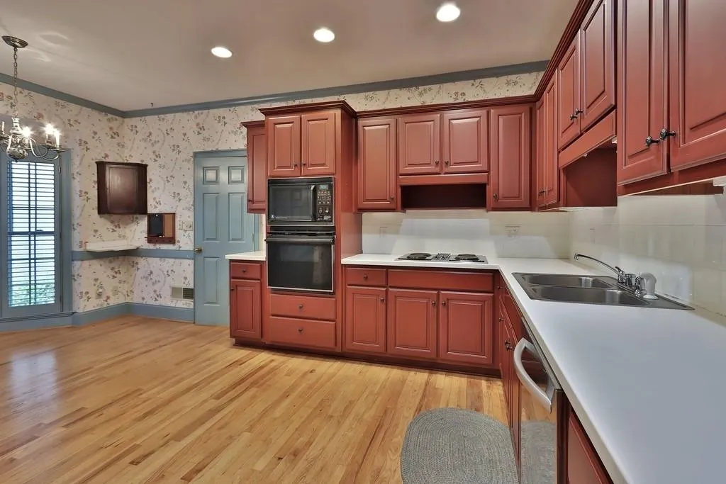 190 Grosvenor Place Nw, Atlanta, Georgia 30328, 4 Bedrooms Bedrooms, ,3 BathroomsBathrooms,Residential,Sold,190 Grosvenor Place Nw,6715496