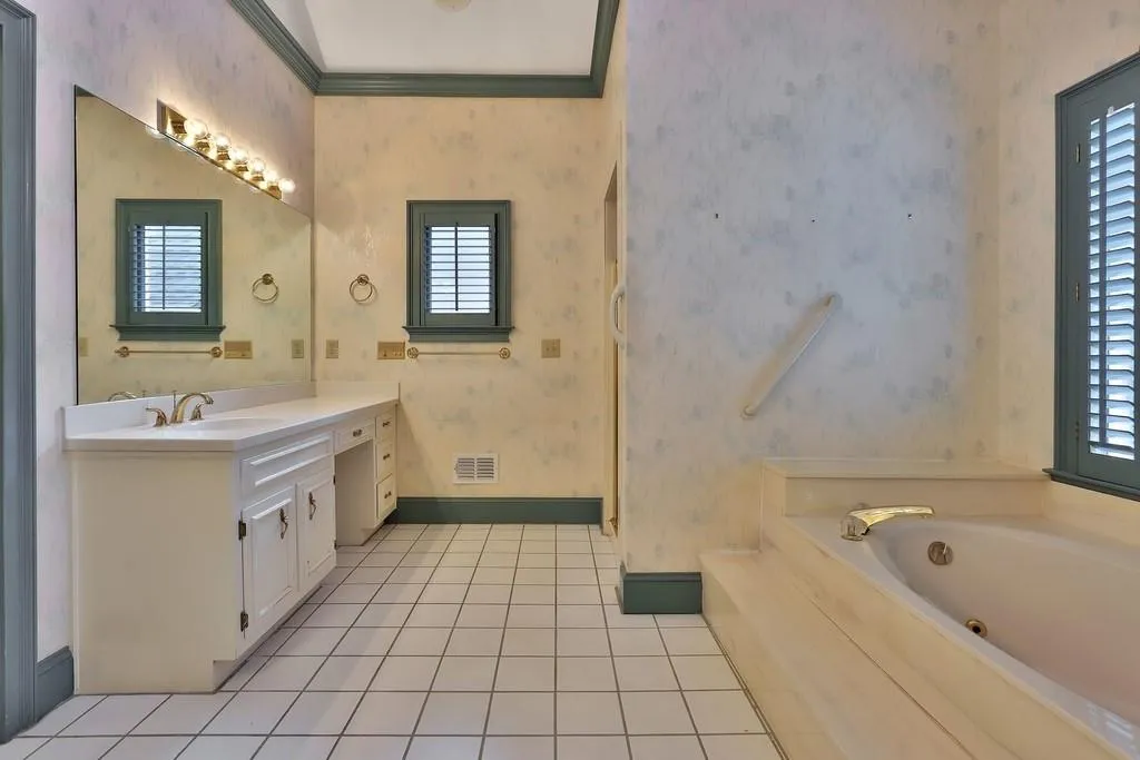 190 Grosvenor Place Nw, Atlanta, Georgia 30328, 4 Bedrooms Bedrooms, ,3 BathroomsBathrooms,Residential,Sold,190 Grosvenor Place Nw,6715496