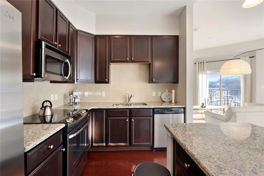 200 River Vista Drive Unit 715, Atlanta, Georgia 30339, 2 Bedrooms Bedrooms, ,2 BathroomsBathrooms,Residential,Sold,200 River Vista Drive Unit 715,6936402