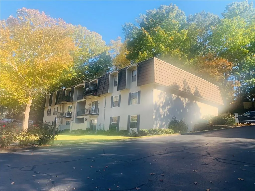 725 Dalrymple Road Unit 3h, Atlanta, Georgia 30328, 2 Bedrooms Bedrooms, ,2 BathroomsBathrooms,Residential,For Sale,725 Dalrymple Road Unit 3h,7676116