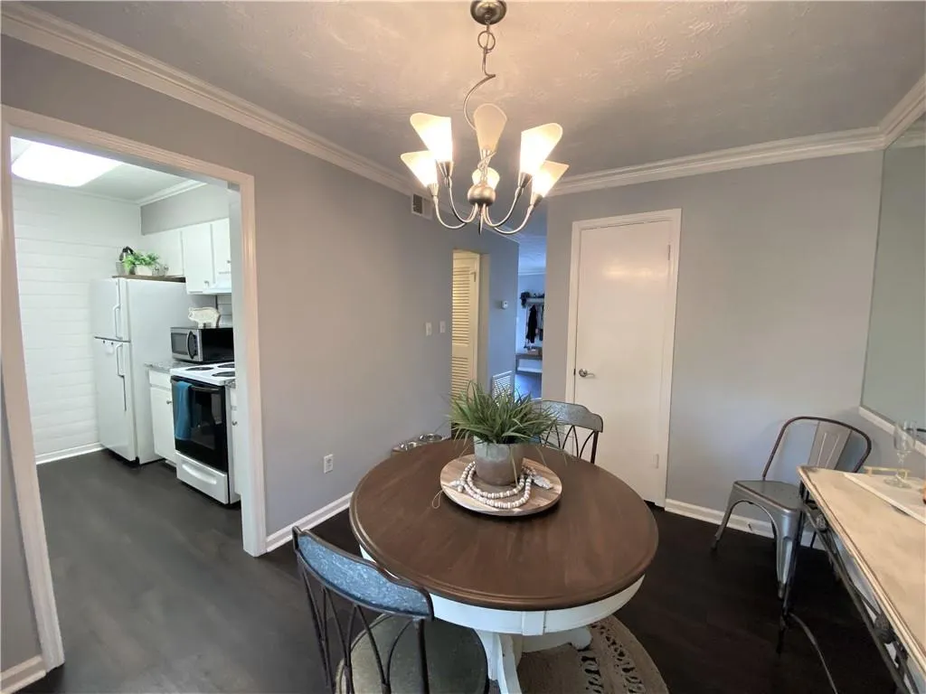 6207 Park Avenue Unit 2, Sandy Springs, Georgia 30342, 2 Bedrooms Bedrooms, ,1 BathroomBathrooms,Residential,Sold,6207 Park Avenue Unit 2,6915573