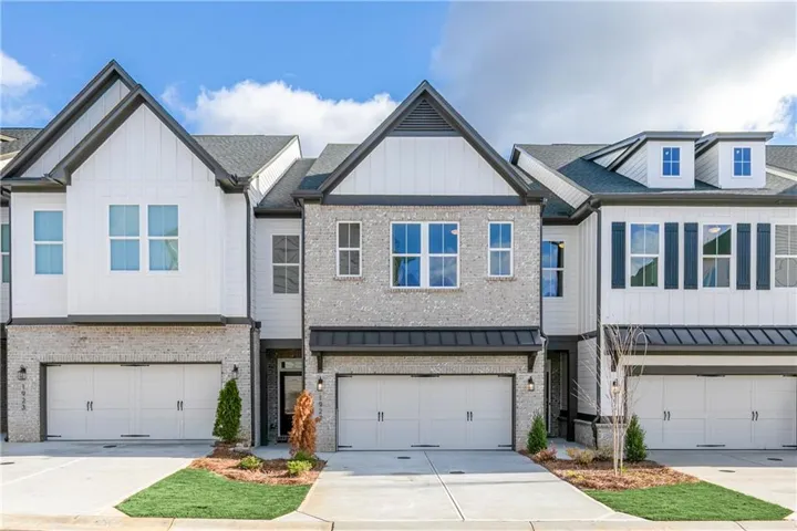 *Photos are representative of the floorplan only and may not reflect the actual finishes, features, or design selections of the home listed.*