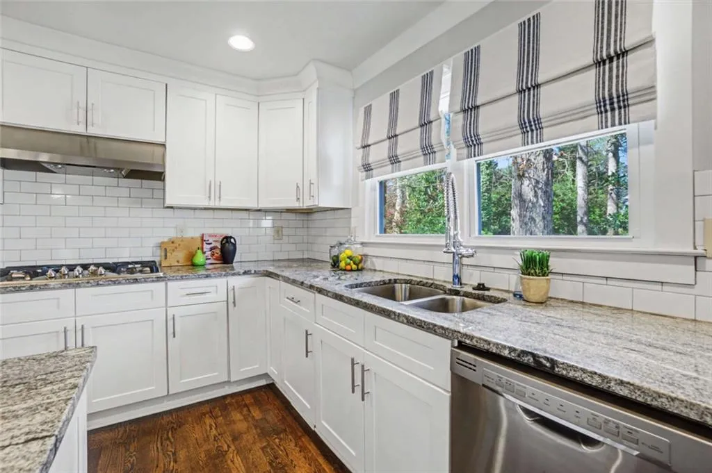 6570 Cherry Tree Lane Ne, Sandy Springs, Georgia 30328, 4 Bedrooms Bedrooms, ,3 BathroomsBathrooms,Residential,Sold,6570 Cherry Tree Lane Ne,7734564