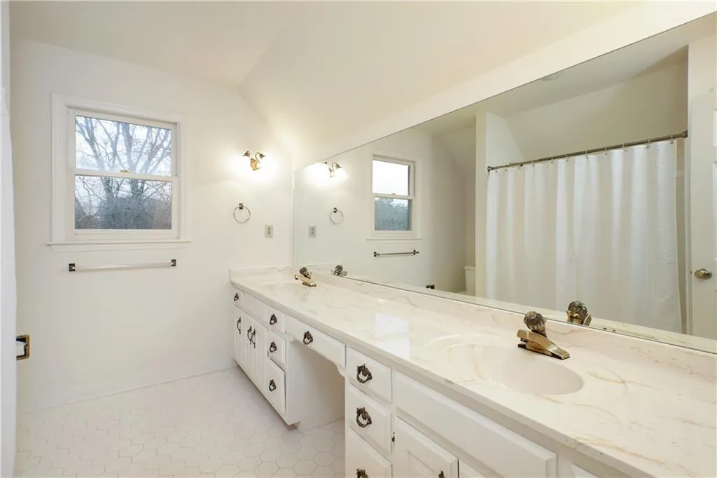 770 Amster Green Drive, Sandy Springs, Georgia 30350, 4 Bedrooms Bedrooms, ,3 BathroomsBathrooms,Residential,Sold,770 Amster Green Drive,6509103