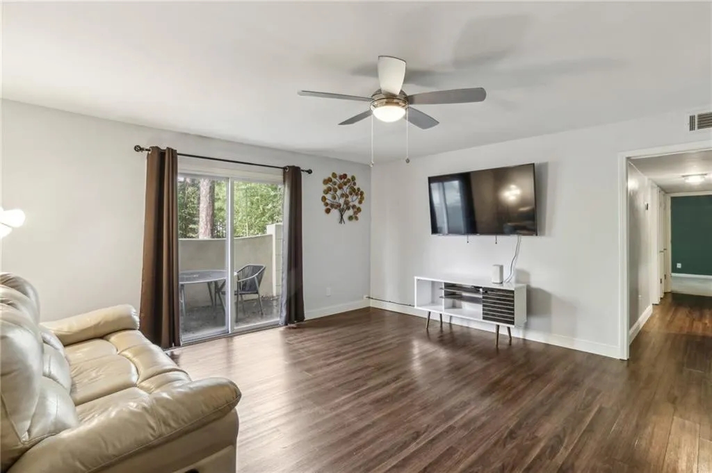 725 Dalrymple Road Unit 2e, Atlanta, Georgia 30328, 2 Bedrooms Bedrooms, ,2 BathroomsBathrooms,Residential,Sold,725 Dalrymple Road Unit 2e,7524625