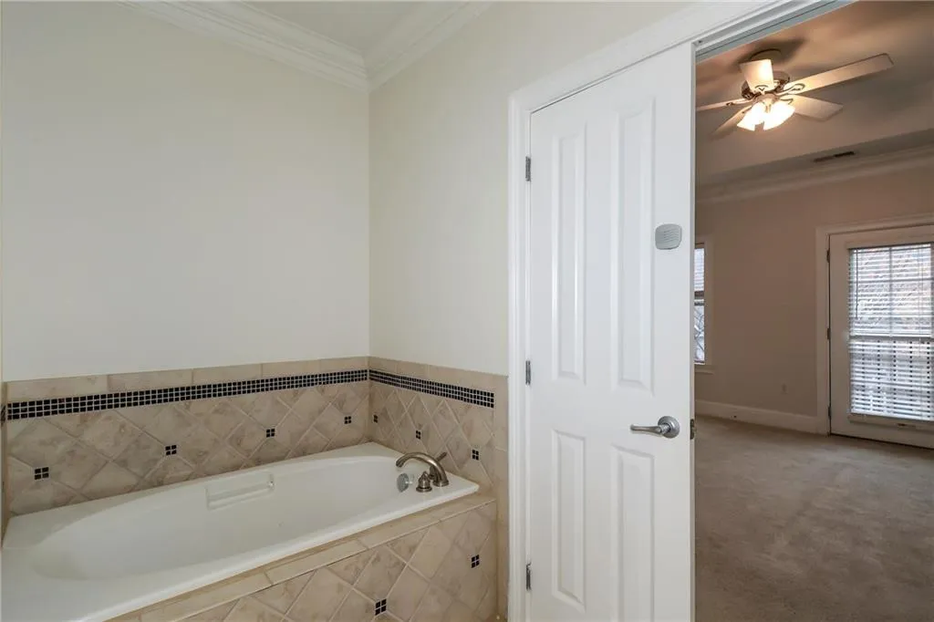 5450 Glenridge Park Unit 1302, Sandy Springs, Georgia 30342, 2 Bedrooms Bedrooms, ,2 BathroomsBathrooms,Residential,Sold,5450 Glenridge Park Unit 1302,5953561