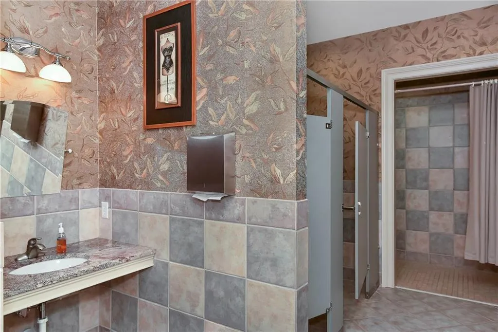 5450 Glenridge Park Unit 1302, Sandy Springs, Georgia 30342, 2 Bedrooms Bedrooms, ,2 BathroomsBathrooms,Residential,Sold,5450 Glenridge Park Unit 1302,5953561