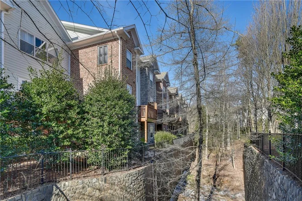 5450 Glenridge Park Unit 1302, Sandy Springs, Georgia 30342, 2 Bedrooms Bedrooms, ,2 BathroomsBathrooms,Residential,Sold,5450 Glenridge Park Unit 1302,5953561