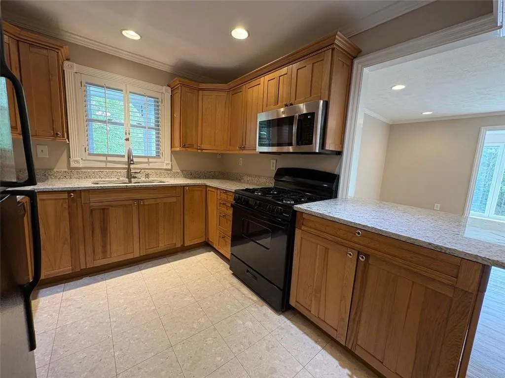 1304 Natchez Trace, Atlanta, Georgia 30350, 2 Bedrooms Bedrooms, ,1 BathroomBathrooms,Residential,For Sale,1304 Natchez Trace,7630427