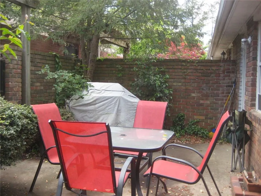 5375 Roswell Road Unit A3, Atlanta, Georgia 30342, 1 Bedroom Bedrooms, ,1 BathroomBathrooms,Residential,Sold,5375 Roswell Road Unit A3,5674245